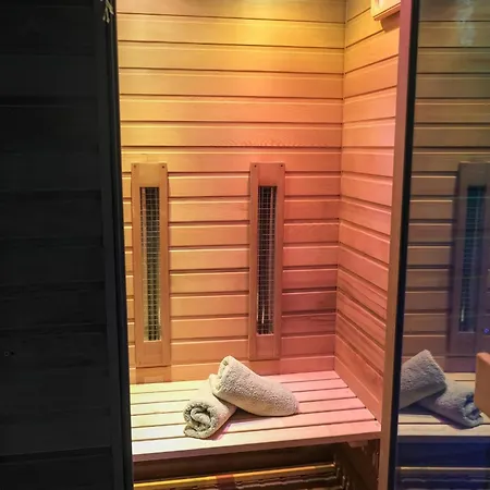 O Privatif - Luxury - Jacuzzi-sauna-netflix-fishspa-serviettes-peignoirs-sandales-cafe Morlanwelz