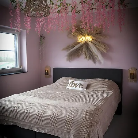 ô Privatif - Luxury - Jacuzzi-sauna-netflix-fishspa-serviettes-peignoirs-sandales-cafe * Morlanwelz