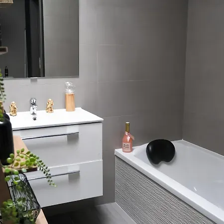 O Privatif - Luxury - Jacuzzi-sauna-netflix-fishspa-serviettes-peignoirs-sandales-cafe Βίλα