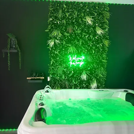 O Privatif - Luxury - Jacuzzi-sauna-netflix-fishspa-serviettes-peignoirs-sandales-cafe *