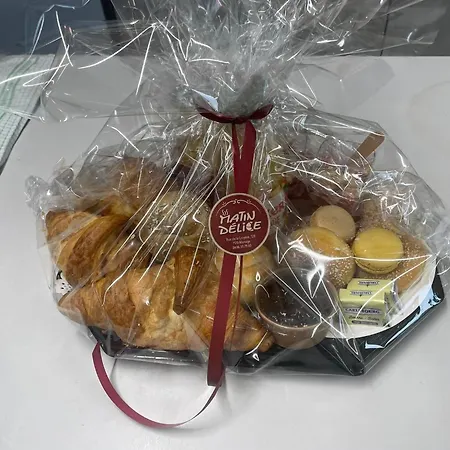 O Privatif - Luxury - Jacuzzi-sauna-netflix-fishspa-serviettes-peignoirs-sandales-cafe *