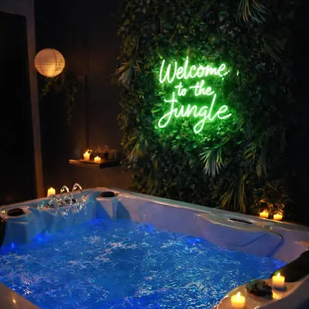 O Privatif - Luxury - Jacuzzi-sauna-netflix-fishspa-serviettes-peignoirs-sandales-cafe 别墅 *