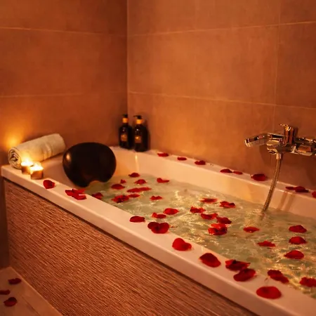 ô Privatif - Luxury - Jacuzzi-sauna-netflix-fishspa-serviettes-peignoirs-sandales-cafe Villa Morlanwelz