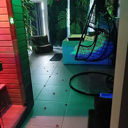 O Privatif - Luxury - Jacuzzi-sauna-netflix-fishspa-serviettes-peignoirs-sandales-cafe Morlanwelz