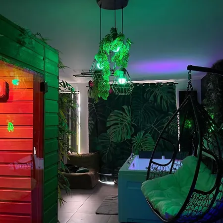 O Privatif - Luxury - Jacuzzi-sauna-netflix-fishspa-serviettes-peignoirs-sandales-cafe