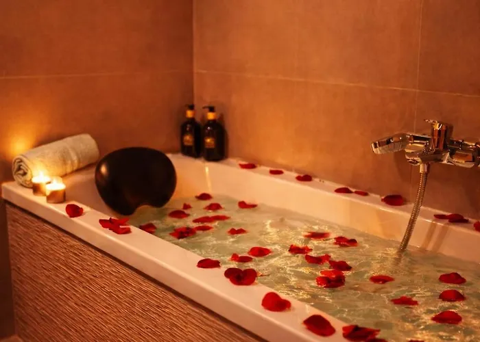 ô Privatif - Luxury - Jacuzzi-sauna-netflix-fishspa-serviettes-peignoirs-sandales-cafe Villa Morlanwelz